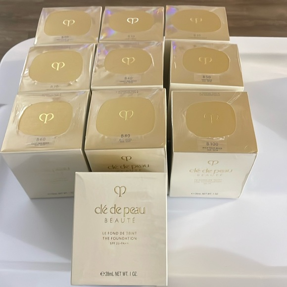cle de peau Other - Clé de Peau Beauté Foundation - Cream Shades B80 & 080